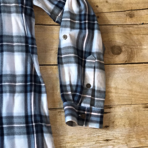 New direction Women’s button down - Picture 4 of 6